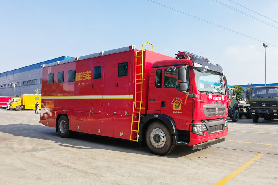 重汽HOWO野外作業(yè)淋浴車